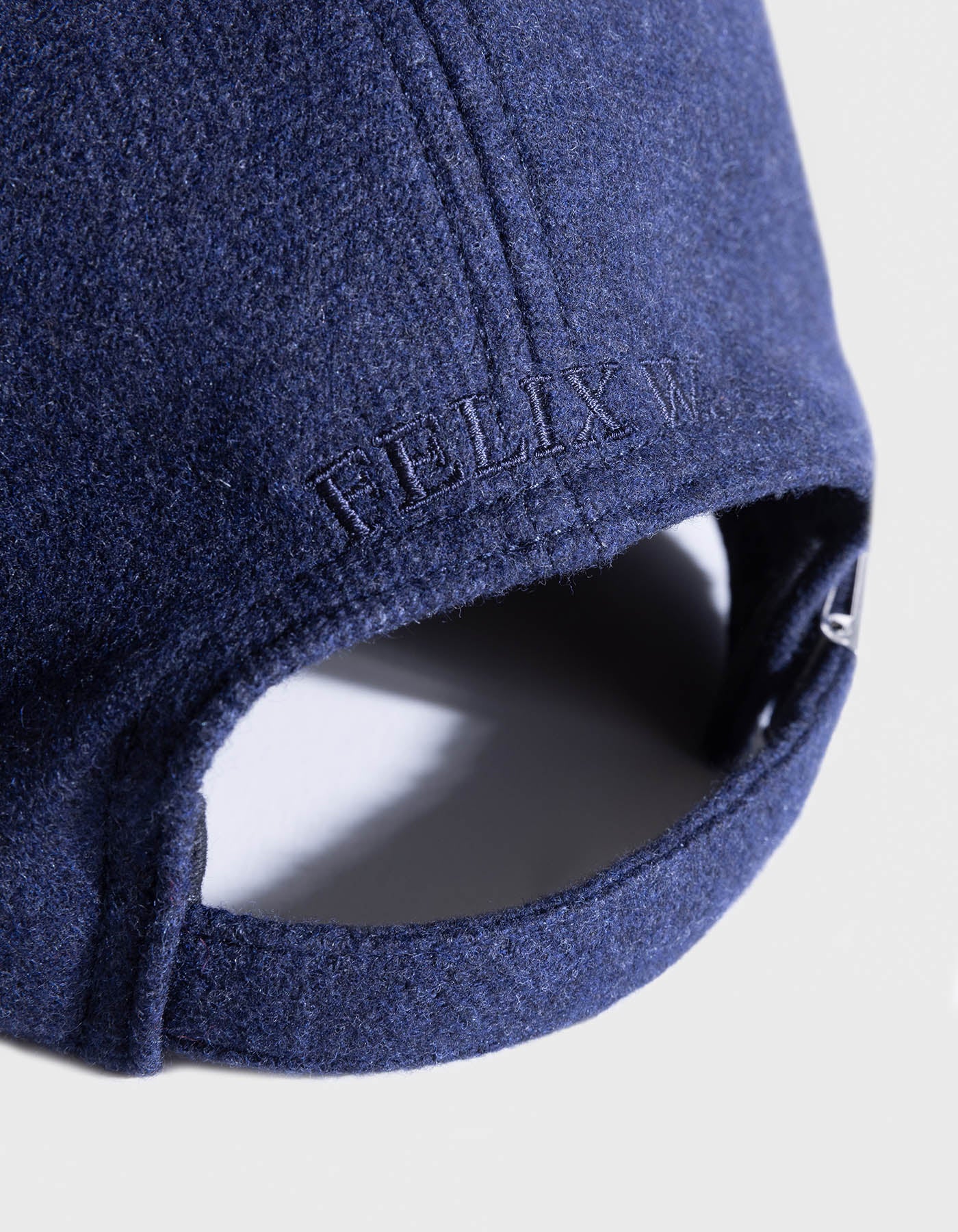 53811915686156, blue