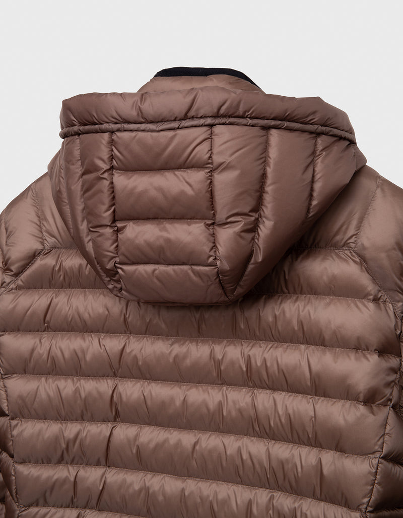 JACKE_London_Taupe_004.jpg